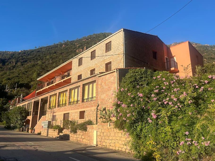 Appartement 2 Pour 6 Personnes En A La Nuitee Porto (Corsica)