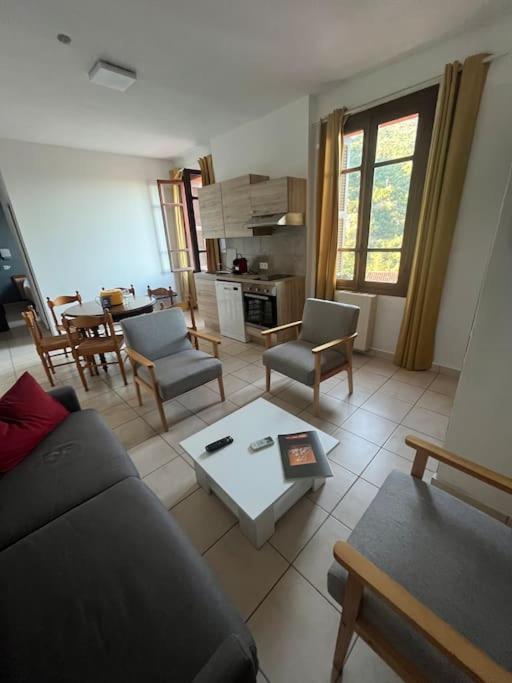 2 Pour 6 Personnes En A La Nuitee * Porto (Corsica)