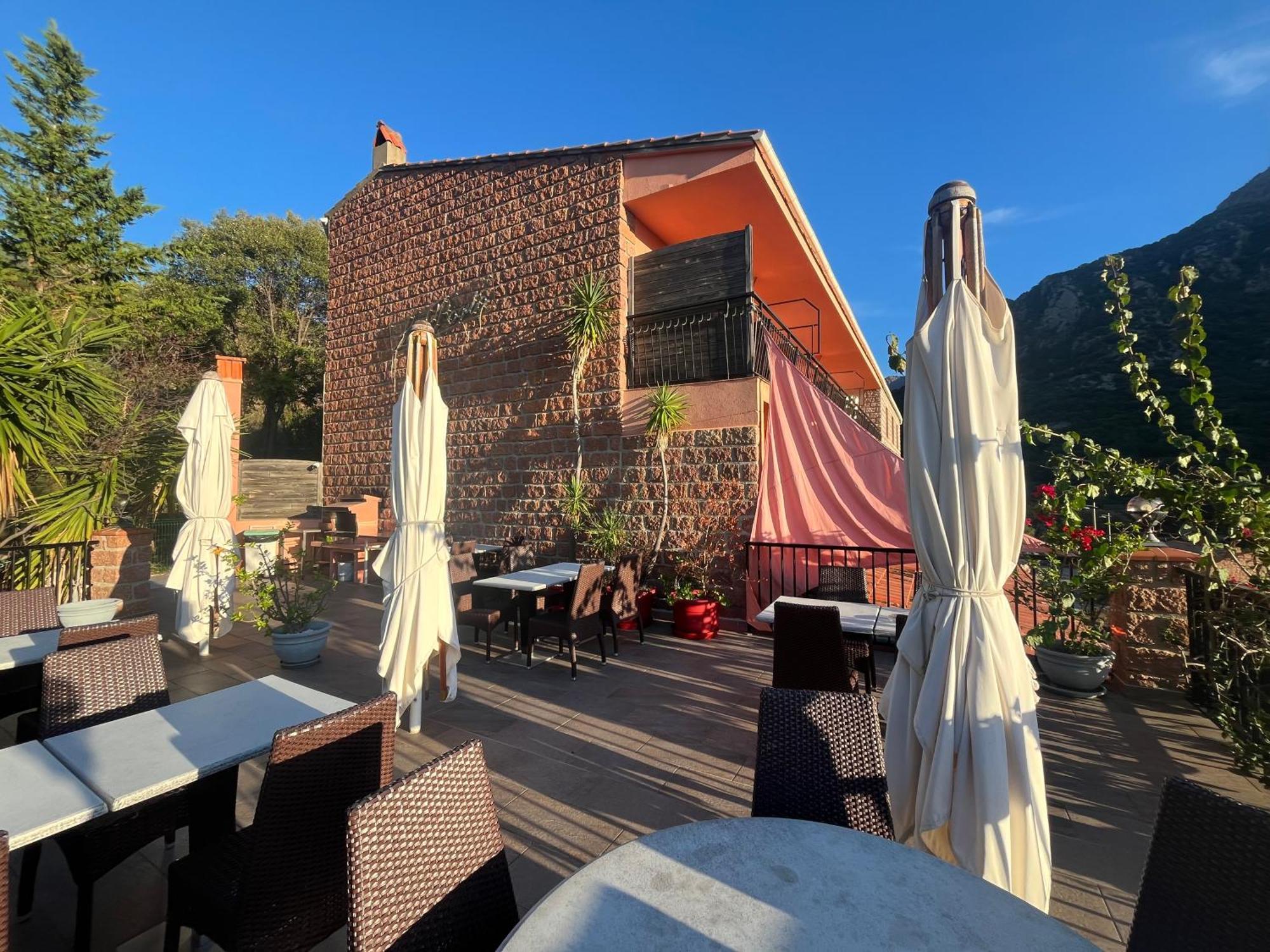 2 Pour 6 Personnes En A La Nuitee * Porto (Corsica)