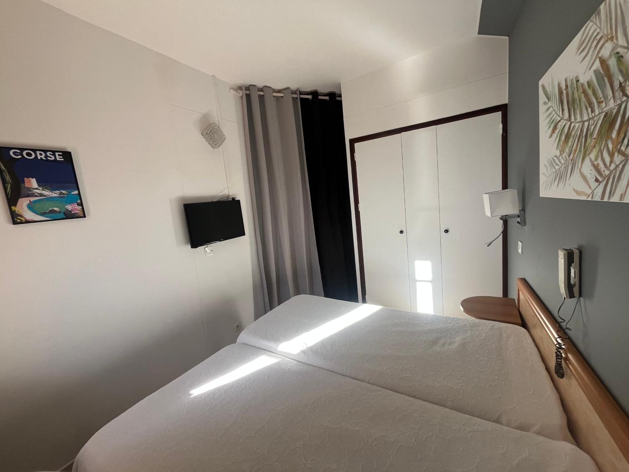 2 Pour 6 Personnes En A La Nuitee Porto (Corsica)